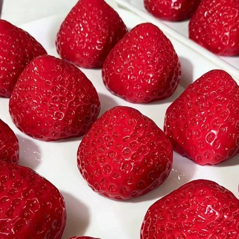 Strawberry Squeeze Toy Fidget  - مراجعة Party Games For Adults وسعره
